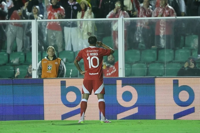 Internacional goleia, avança na Copa do Brasil e Alan Patrick vive noite de redenção e drama; veja os gols