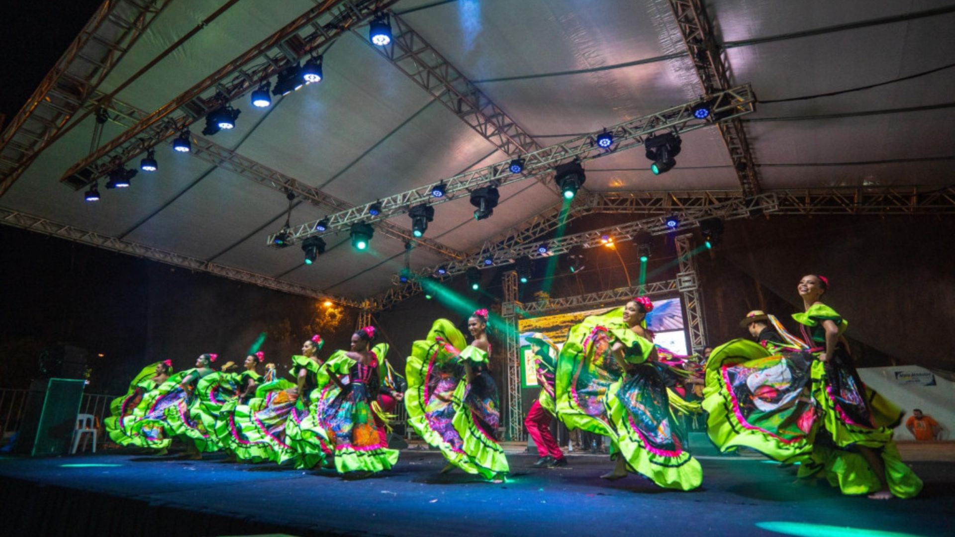 Tributo à cultura de MT: Flor Ribeirinha traz espetáculo ‘Sempre em Flor’ em palco a céu aberto; veja vídeo