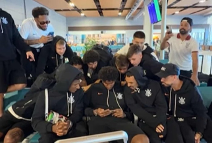 Convocado no aeroporto! Goleiro Hugo Souza descobre chamada para Seleção em clima de festa