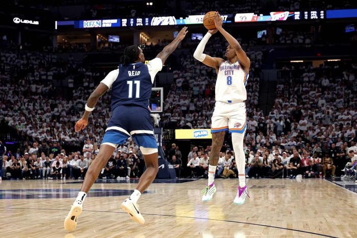 Thunder enlouquece torcida e faz história: trio anota quase 100 pontos