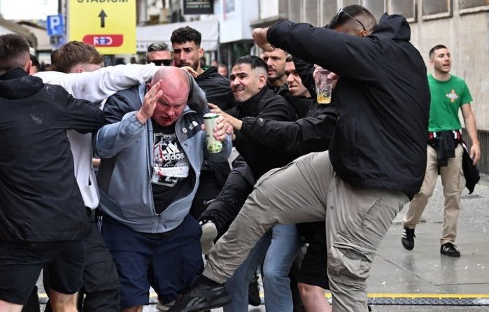 Briga violenta entre torcedores de Chelsea e Betis assusta antes de final europeia; veja