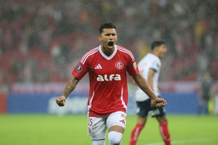 Internacional vira sobre o Bahia, lidera o grupo e avança com moral na Libertadores; veja os gols