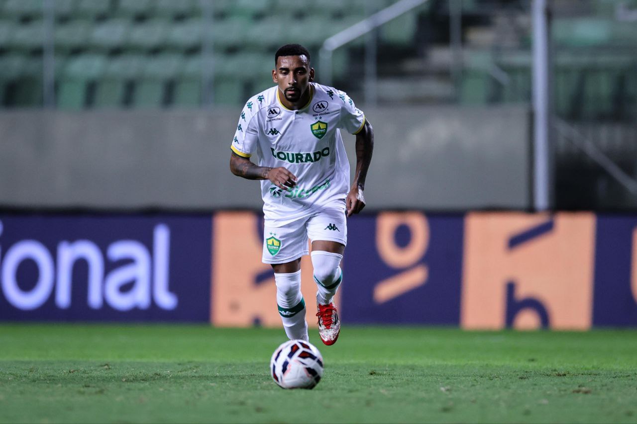 Mateusinho decide com duas faltas perfeitas e devolve Cuiabá ao G-4 da Série B; veja os gols