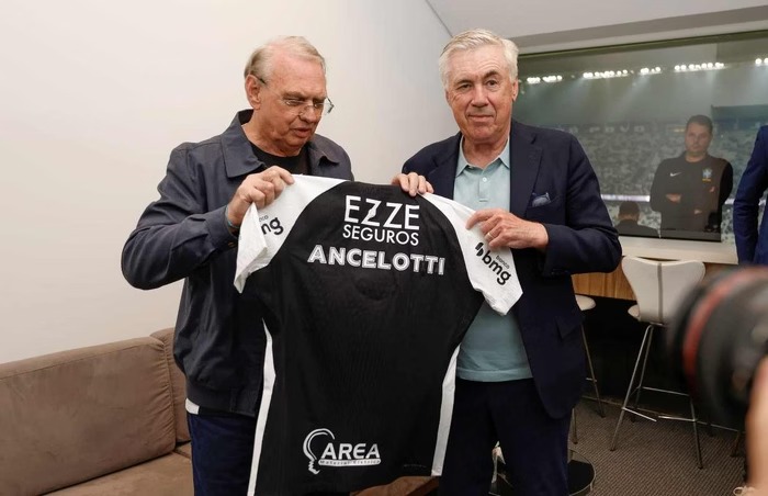 Vídeo: Ancelotti assiste jogo do Corinthians antes da estreia na Seleção