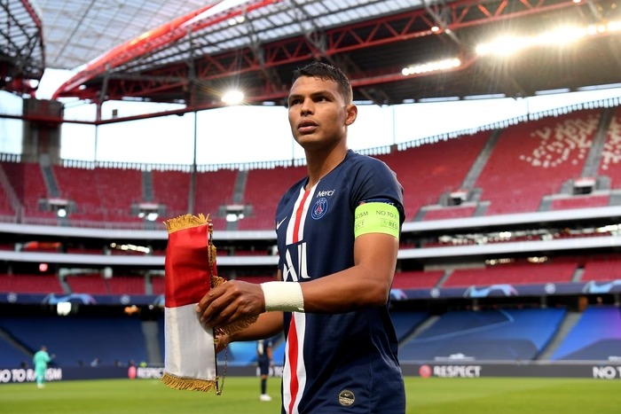 Ligação surpresa: presidente do PSG dedica título da Champions a Thiago Silva