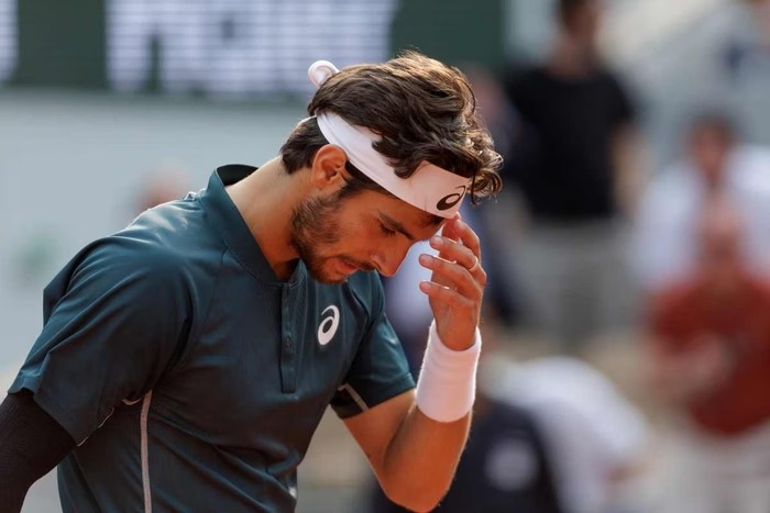 Vídeo polêmico em Roland Garros: bolada em juíza gera revolta e relembra caso polêmico