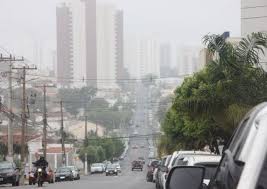 Frente fria derruba temperaturas em Cuiabá e moradores se preparam para noite mais gelada do ano