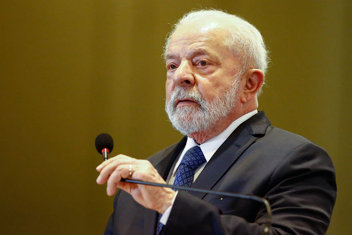 “Não é dia de vaia”: Lula sai em defesa de prefeito vaiado durante evento em Mariana; Veja vídeo