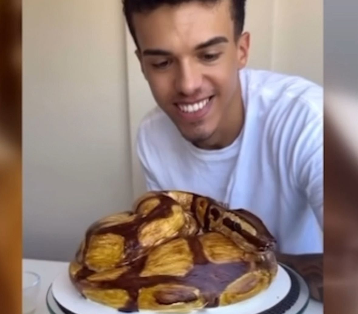 “É bolo ou é cobra?”: confeiteiro prega susto na irmã com doce hiper-realista e diverte a internet; Veja vídeo