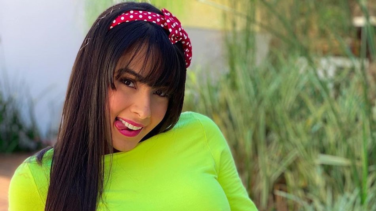 Juliana Bonde denuncia nas redes que foi vítima de importunação ao encontrar líquido suspeito em sua garrafinha; Veja vídeo