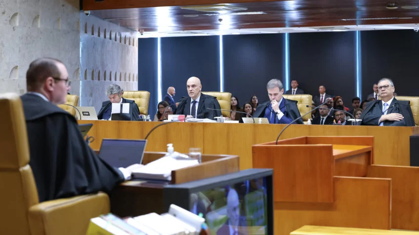 Ministros do STF dizem que eventual indulto a Bolsonaro seria derrubado pela Corte