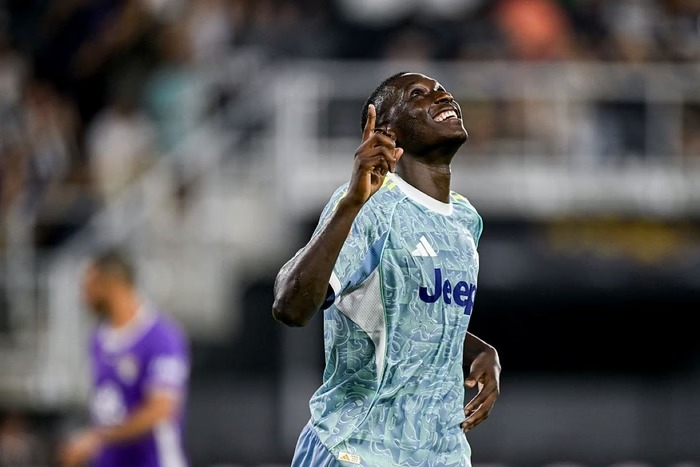 Mundial de Clubes tem tempestade, goleada e liderança surpreendente