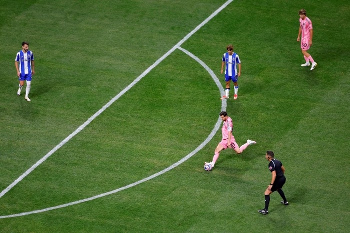 Messi faz golaço de falta, e Inter Miami vira contra o Porto no Mundial! Veja os gols