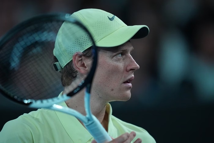 De Wimbledon para os palcos! Sinner lança música com Andrea Bocelli; assista o teaser