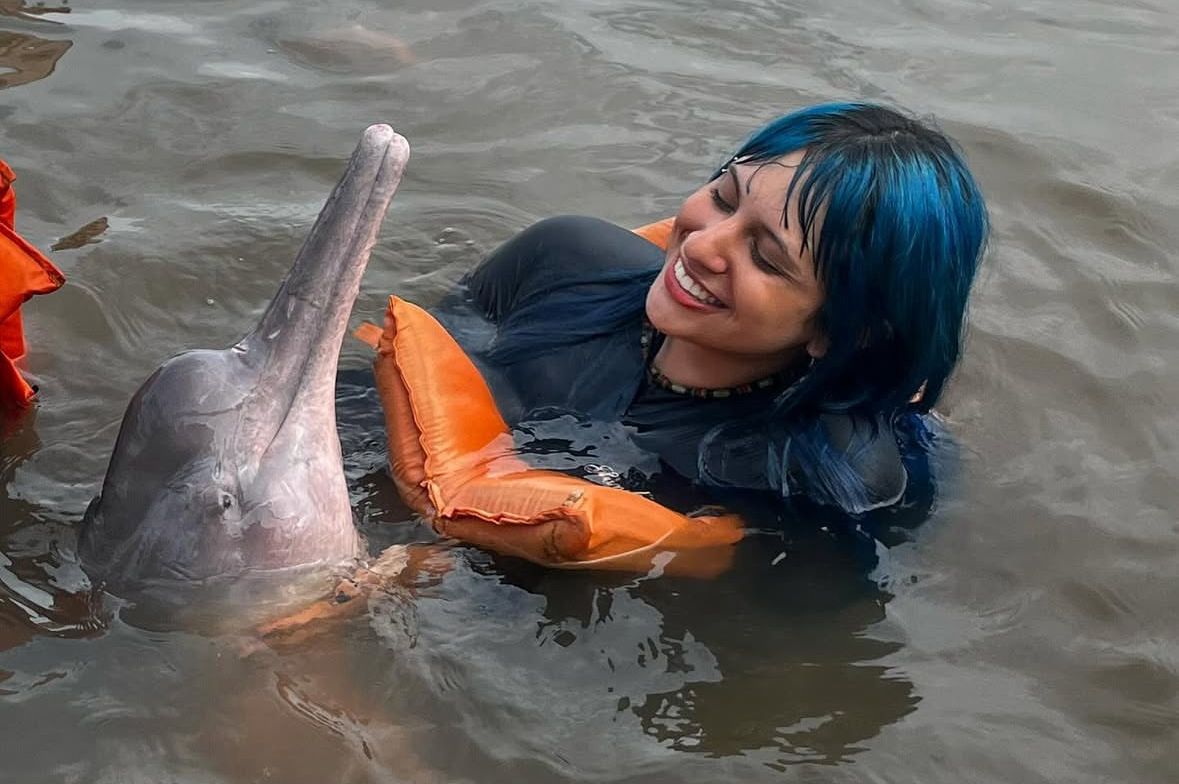 Influenciadora relata que quase foi “encantada” por boto-cor-de-rosa no Amazonas: “Fiquei andando em círculos”; Veja vídeo