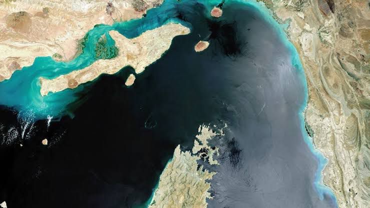 Bloqueio no Estreito de Ormuz: como isso pode explodir seu bolso e o mercado mundial; veja vídeo