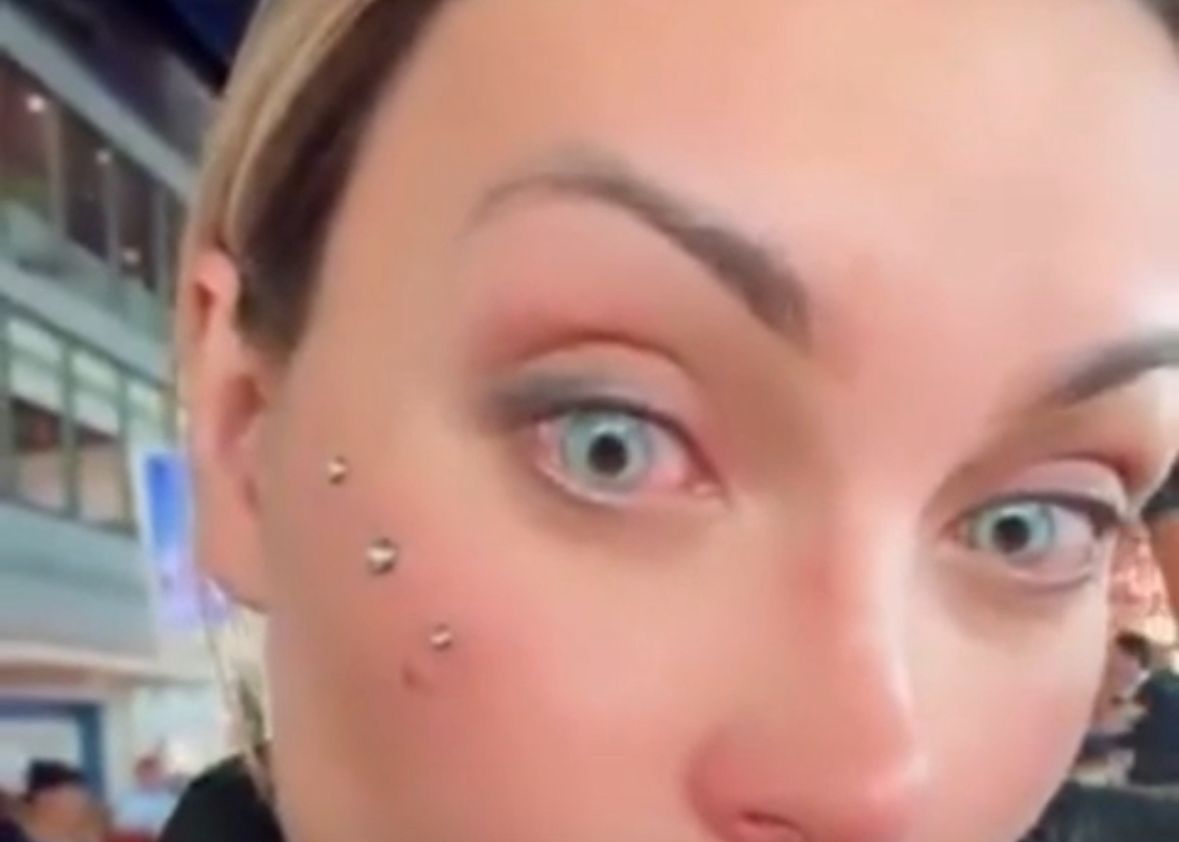 Andressa Urach revela arrependimento após cirurgia para mudar a cor dos olhos: “A dor é insuportável”; Veja vídeo