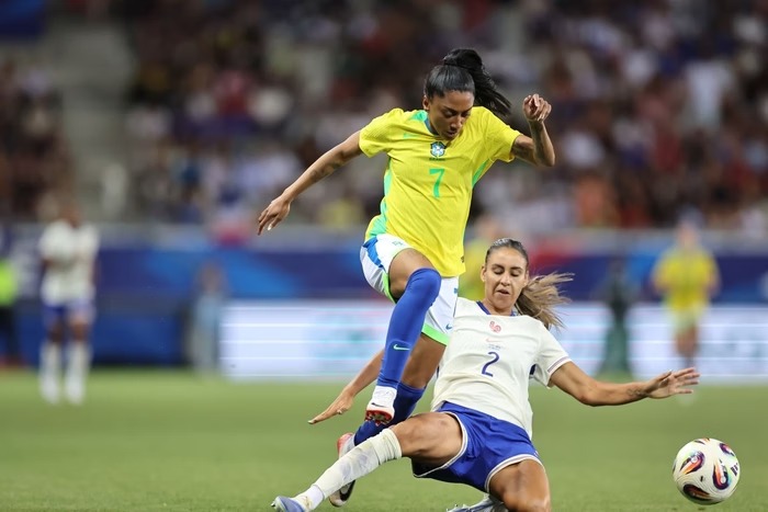 Brasil leva virada da França e encerra série invicta antes da Copa América Feminina; veja os gols