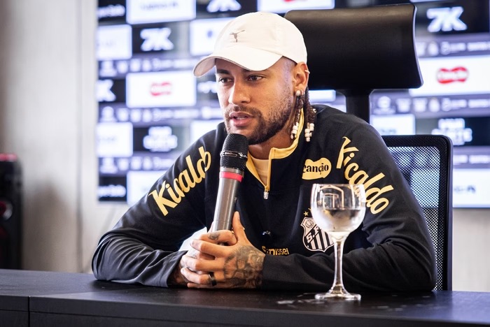 Neymar surpreende, renova com o Santos e revela plano secreto para jogar a Copa do Mundo