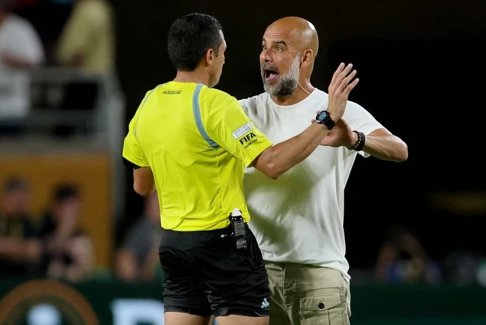 Vídeo: Guardiola se revolta com árbitro após eliminação do City no Mundial – “Você está de brincadeira?”