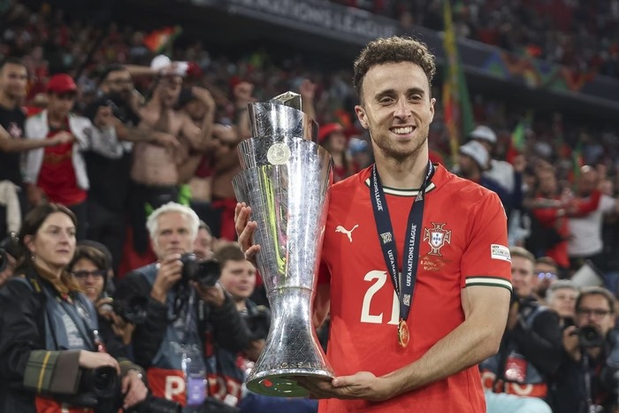 Do Paços ao topo da Europa: a carreira vitoriosa de Diogo Jota interrompida pela tragédia