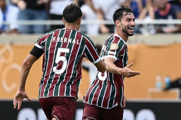Fluminense larga na frente com gol de fora e defesa espetacular no Mundial; veja o gol