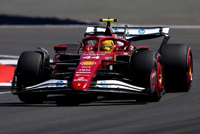 Hamilton voa em Silverstone e jovem brasileiro roda no primeiro treino do GP da Inglaterra