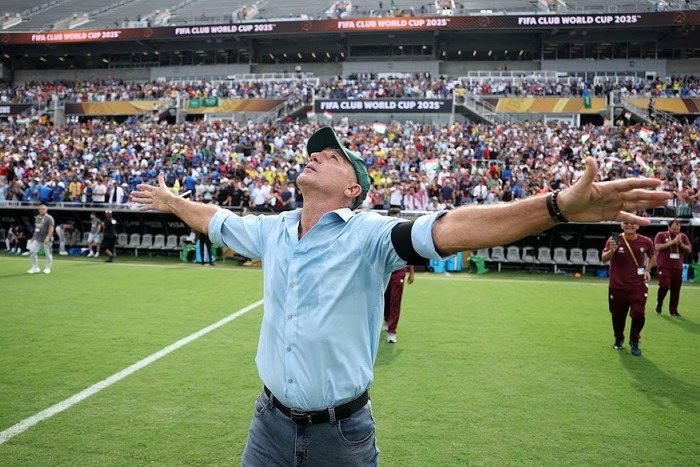 Renato Gaúcho vira sensação na web após vitória do Fluminense no Mundial