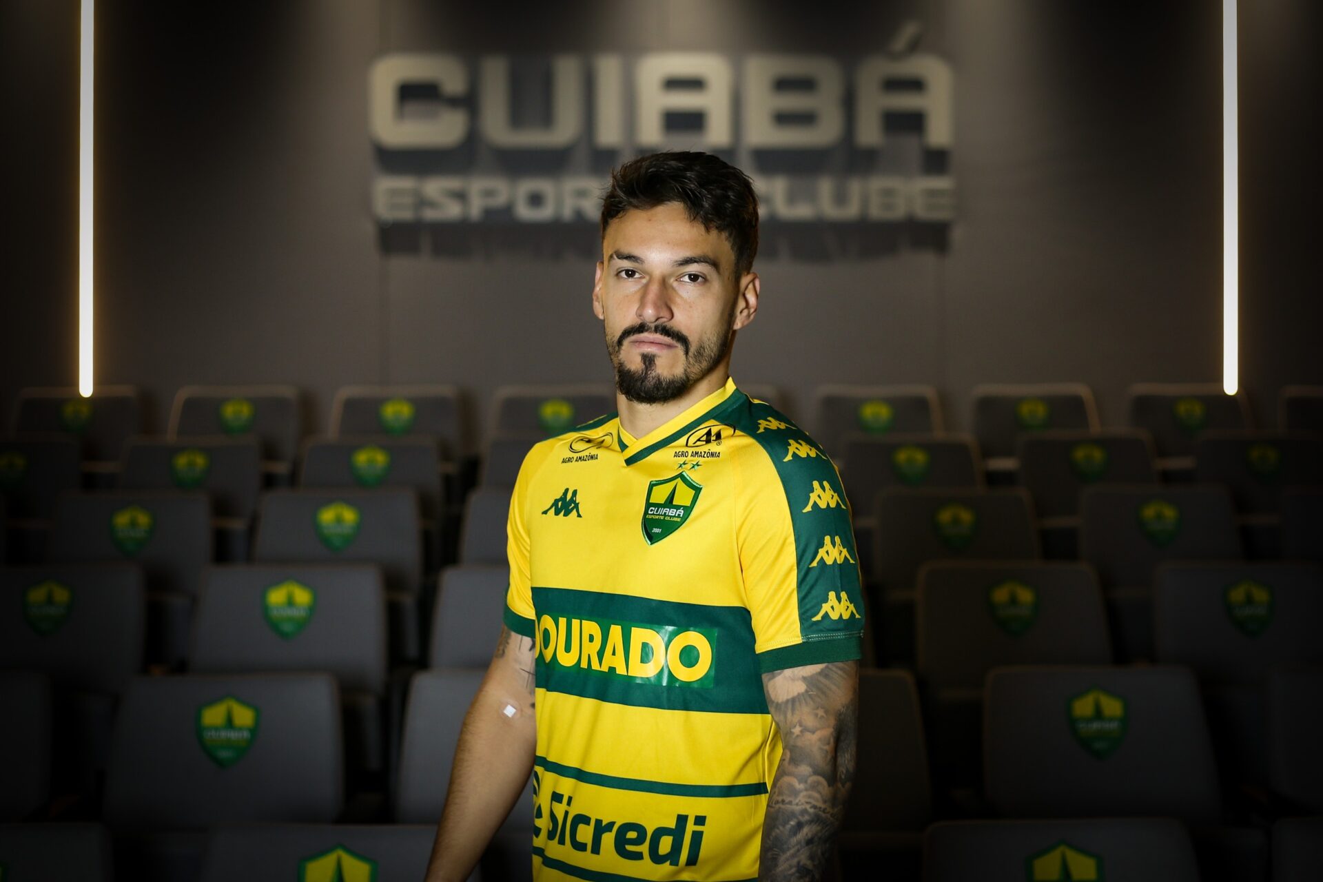 Ex-Vila Nova, Bahia e Ceará: Arthur Rezende volta ao Brasil e assina com o Cuiabá