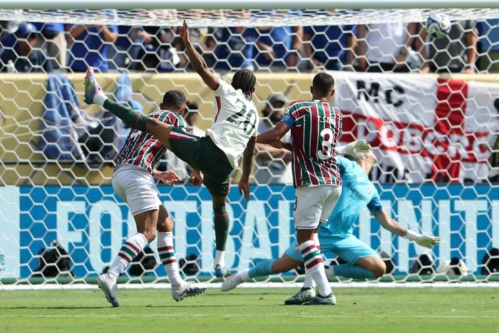 Fábio se torna maior vítima de João Pedro após show do atacante pelo Chelsea no Mundial; veja o gols