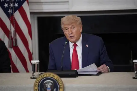BRICS incomoda e Trump responde: tarifa ao Brasil para proteger moeda americana; Veja vídeo