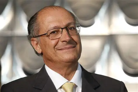 Alckmin confirma decreto da Lei da Reciprocidade, mas evita confronto com os EUA; Veja vídeo
