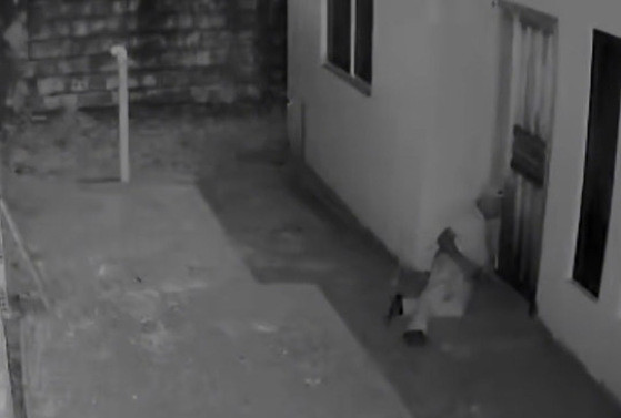 Homem se Masturba na Porta de Casa em São José do Rio Claro