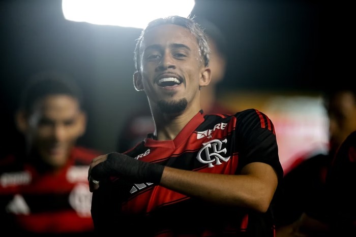 Vídeo: Flamengo desiste de vender Matheus Gonçalves e jogador reage com indireta nas redes