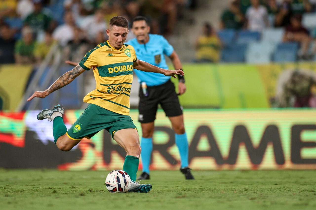 Vídeo: Alisson Safira entra no top 10 de artilheiros do Cuiabá em 2025 após dois gols contra o Amazonas