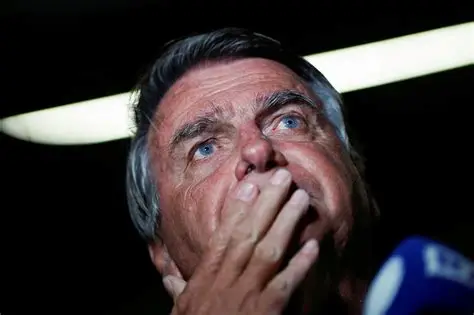 Bolsonaro na mira: PF cumpre mandados e ex-presidente usará tornozeleira eletrônica; Veja vídeo