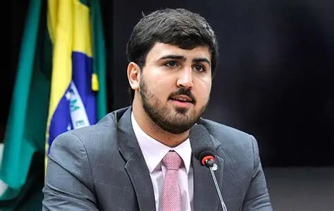 Emanuelzinho sai em defesa do pai e nega candidatura à ALMT; Veja vídeo