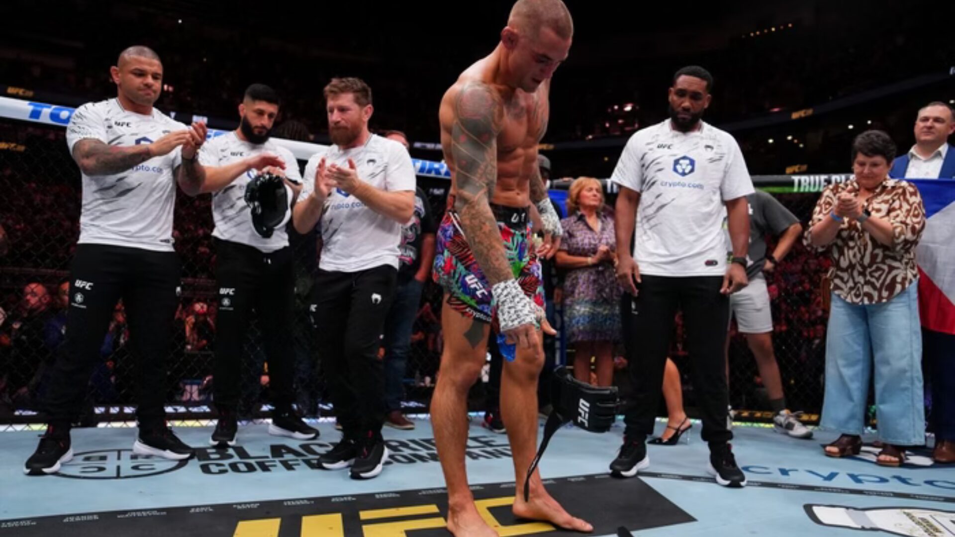 “Diamantes são eternos”: Dustin Poirier emociona fãs em despedida marcante do UFC 318