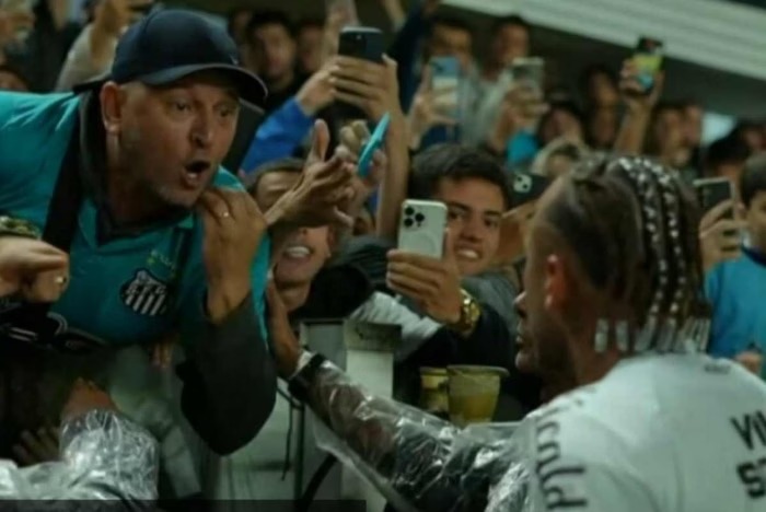 “Tô dando a vida aqui, arrombado”: Neymar se exalta e xinga torcedor após derrota do Santos; veja vídeo