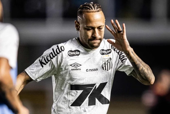 Vídeo: após bate-boca com Neymar, torcedor do Santos pede desculpas, mas cobra raça do time