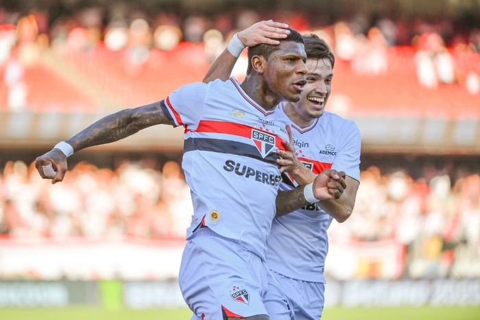 Pênalti perdido, gol anulado e estreia com gol: São Paulo bate o Flu em jogo cheio de reviravoltas; veja os gols