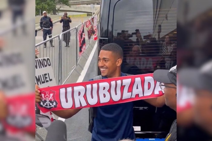 Vídeo: Samuel Lino desembarca no Rio e é ovacionado: reforço mais caro da história do Flamengo inicia nova era