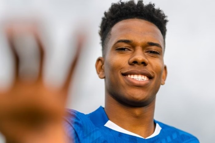 Vídeo: Chelsea provoca Palmeiras ao anunciar contratação de Estêvão