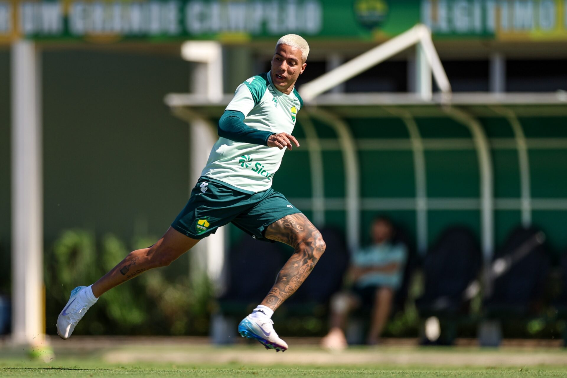 Cuiabá se prepara para desafio crucial contra o Athletico-PR na Série B