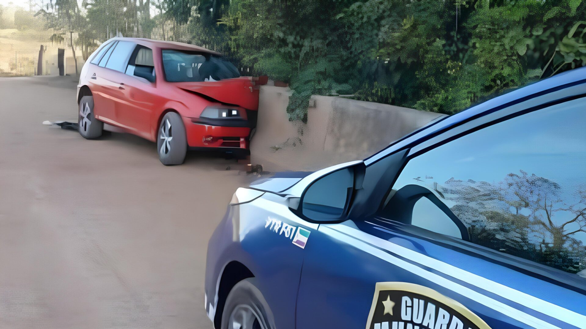 Motorista perde controle na alça de acesso à ponte e causa acidente em Várzea Grande; veja vídeo