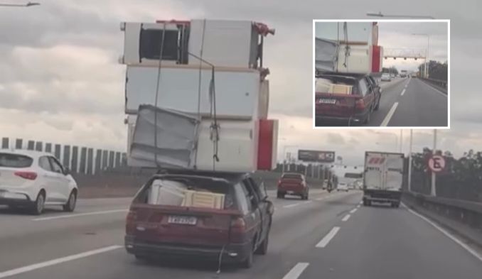 Motorista transporta fogão, geladeira, armário e outros itens no teto do carro