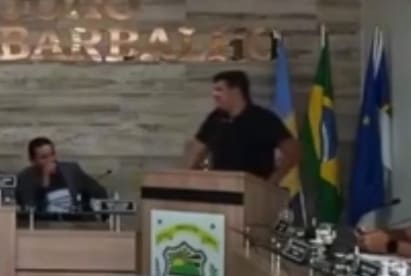 Vereador solta pum durante sessão ao vivo e situação vira constrangimento geral em Orocó; Veja vídeo