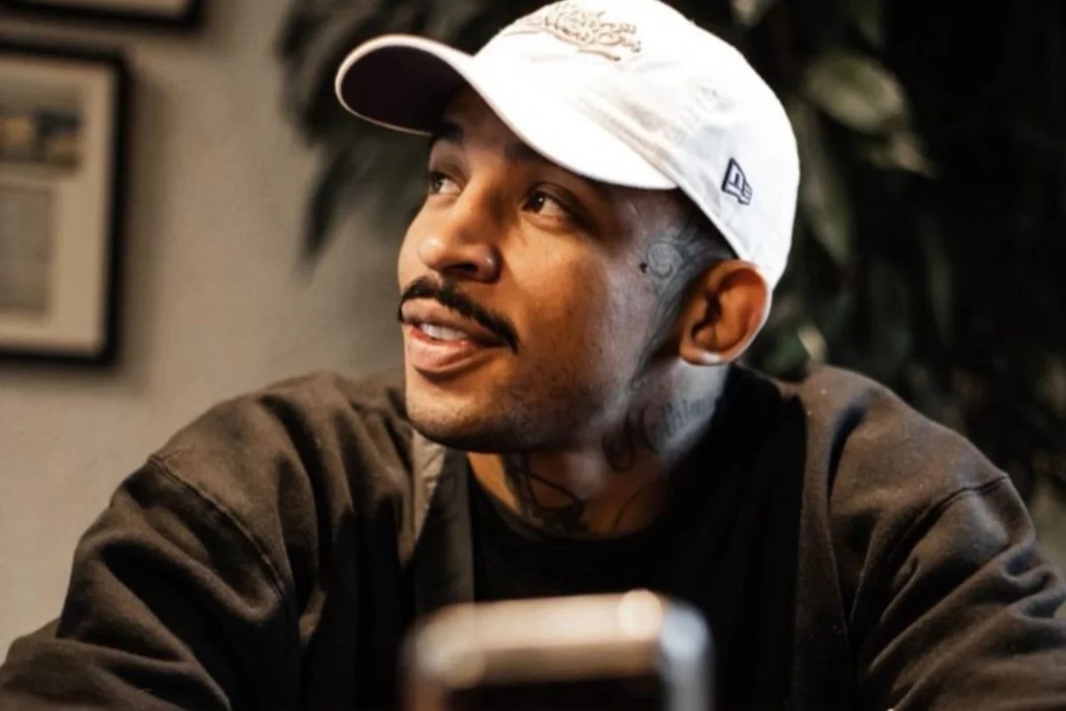 Carlos Prates enfrenta pane em voo e precisa retornar à Europa: “Essa viagem não acaba nunca”