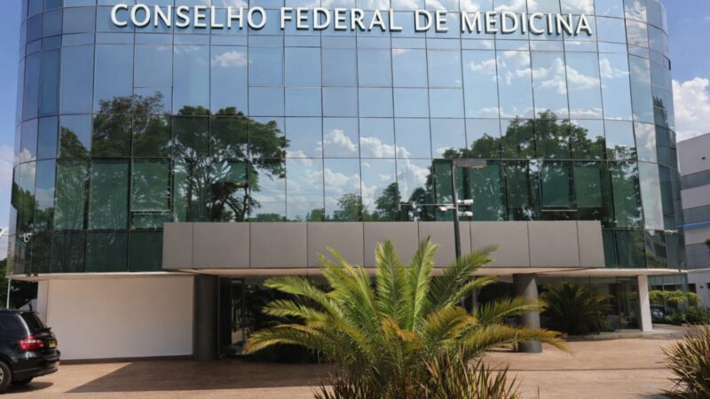 CFM discute barrar registro de médicos após reprovação em exame nacional; veja vídeo