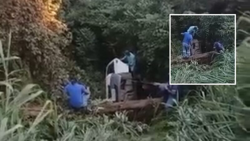 Carro despenca em barranco na estrada da Toca do Jacaré; veja vídeo